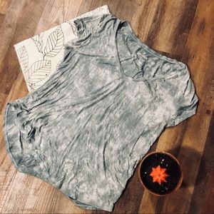🍬American Eagle Tie Dye V Neck 🍬
